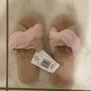 NWT Womens L space cloud slippers, and pink size XS / S​​​​